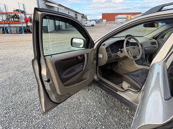 Volvo XC70 8 of 30