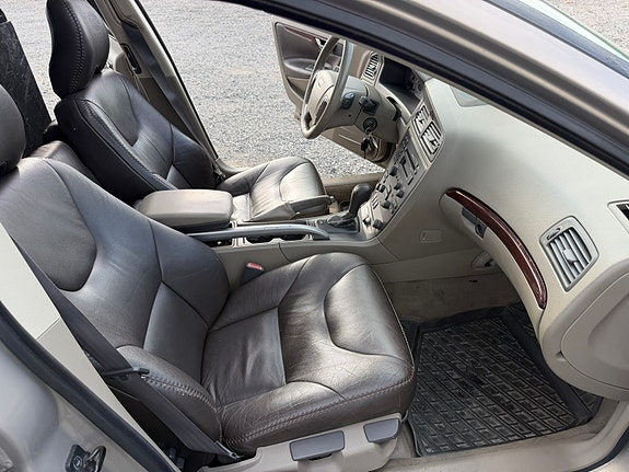 Volvo XC70 17 of 30