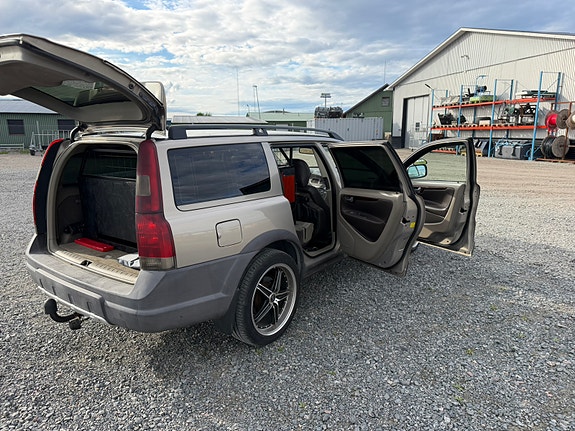Volvo XC70 23 of 30