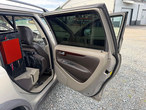 Volvo XC70 14 of 30
