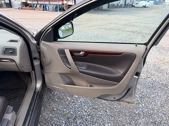 Volvo XC70 16 of 30