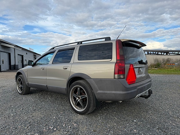 Volvo XC70 2 of 30