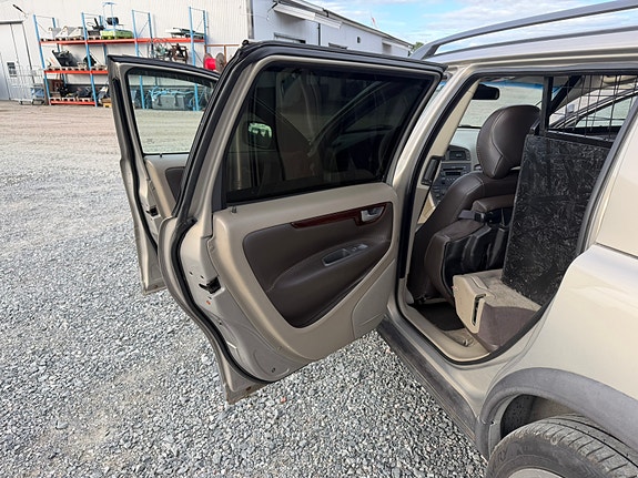 Volvo XC70 11 of 30