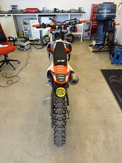 KTM 3 of 5
