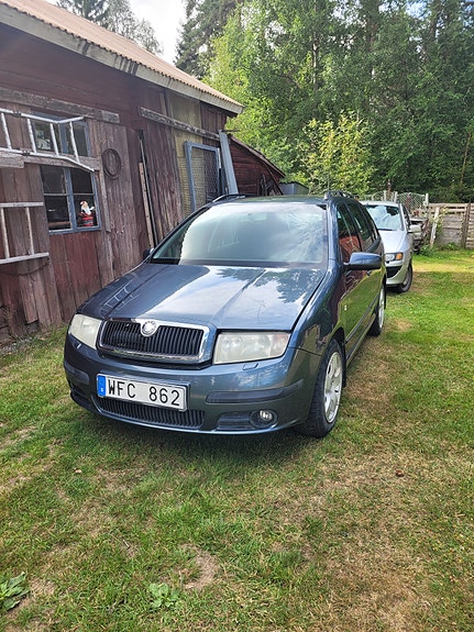 Skoda Fabia 2 of 4