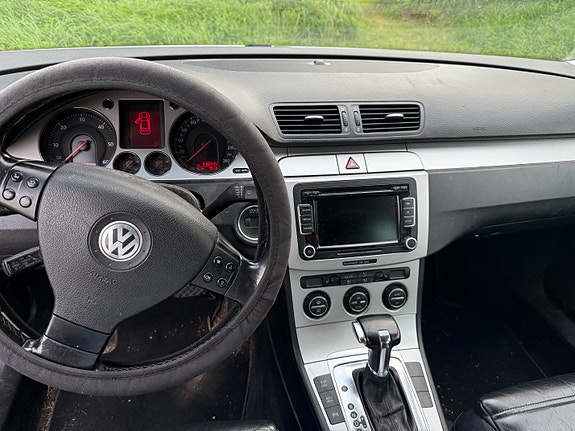Volkswagen Passat 2 of 4