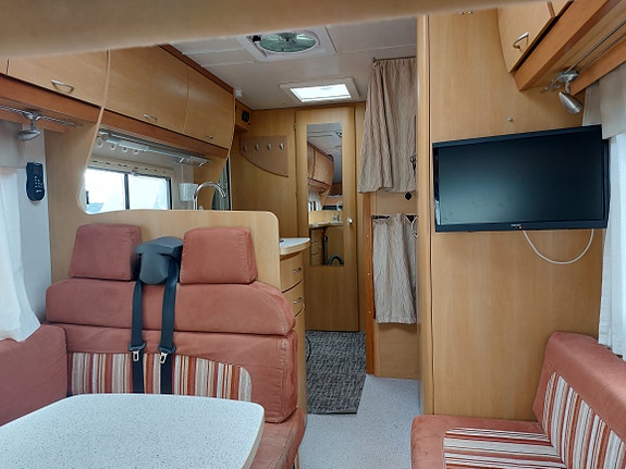 Eura Mobil 3 of 8