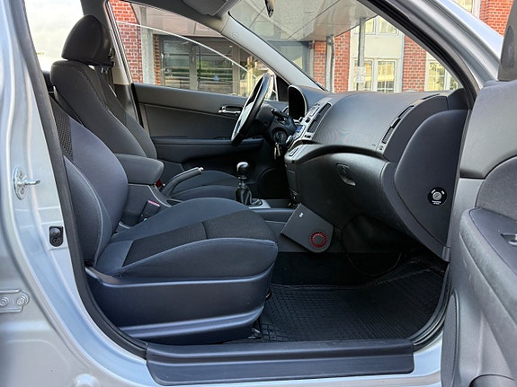 Hyundai i30 13 of 14
