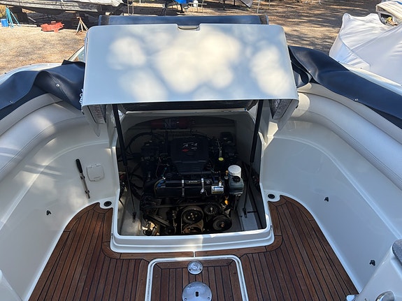 Ryds 23 DC 2006 Mercruiser 4,3 MPI Alpha One Teak 4–5 sovplatser  210 000 kr 11 of 11