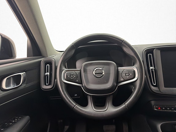 Volvo XC40 14 of 30