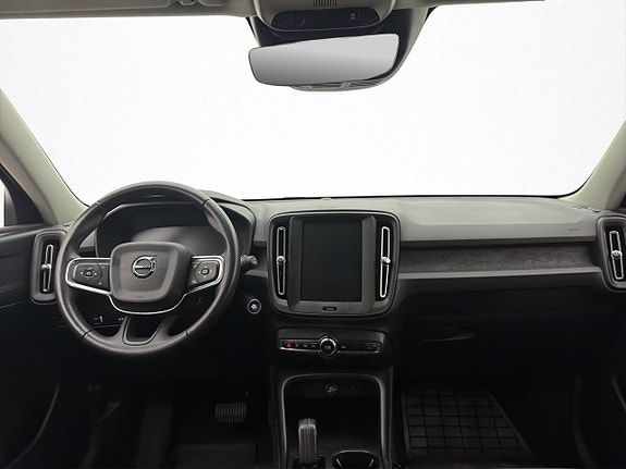 Volvo XC40 13 of 30