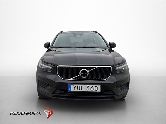Volvo XC40 2 of 30