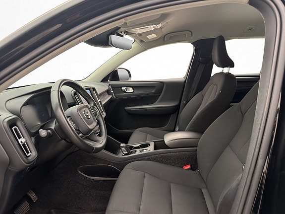 Volvo XC40 12 of 30