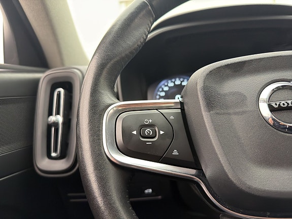 Volvo XC40 15 of 30