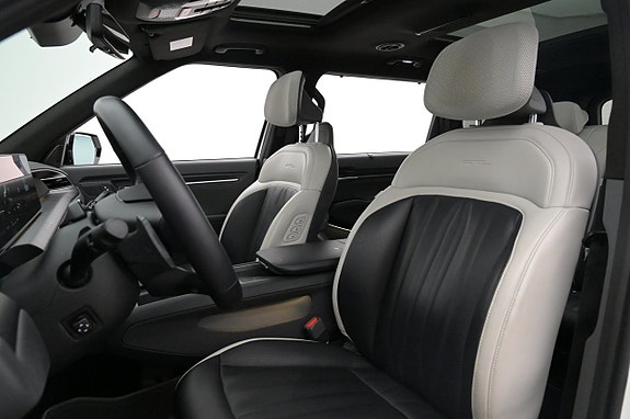 Kia EV9 11 of 27