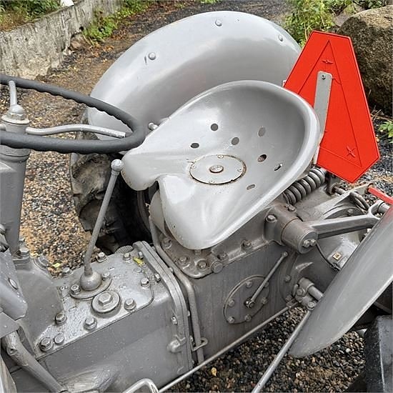 Massey Ferguson MF35 - 1,4 ton - Video! 13 of 30