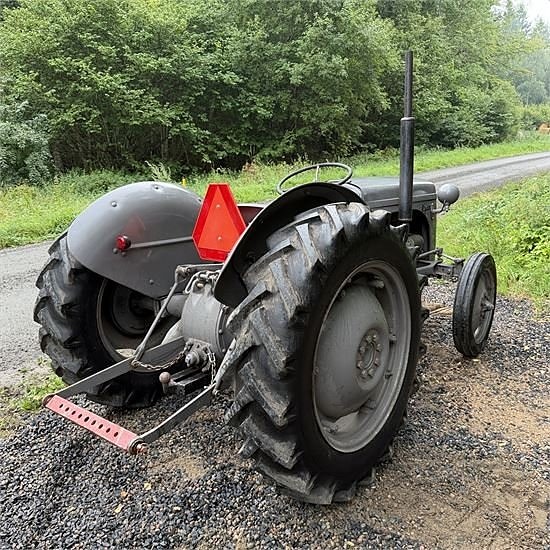 Massey Ferguson MF35 - 1,4 ton - Video! 8 of 30