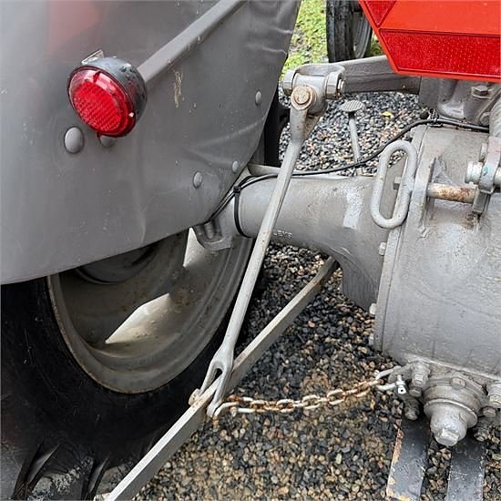 Massey Ferguson MF35 - 1,4 ton - Video! 21 of 30