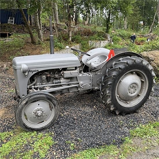 Massey Ferguson MF35 - 1,4 ton - Video! 2 of 30