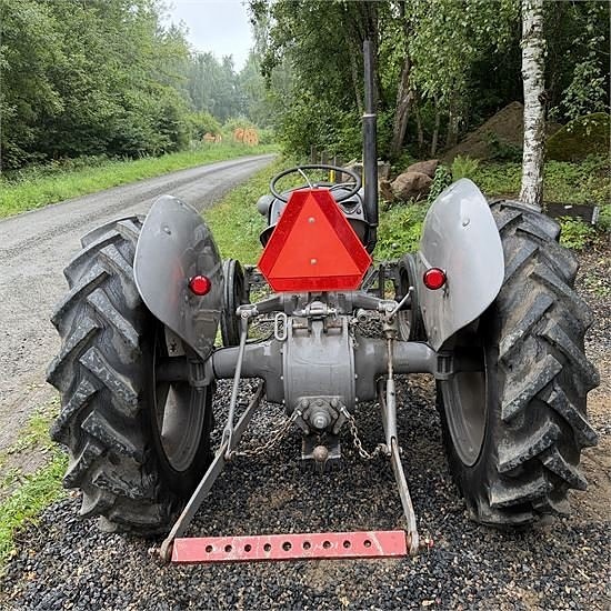 Massey Ferguson MF35 - 1,4 ton - Video! 7 of 30