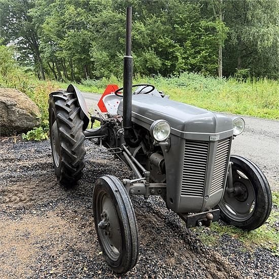 Massey Ferguson MF35 - 1,4 ton - Video! 12 of 30