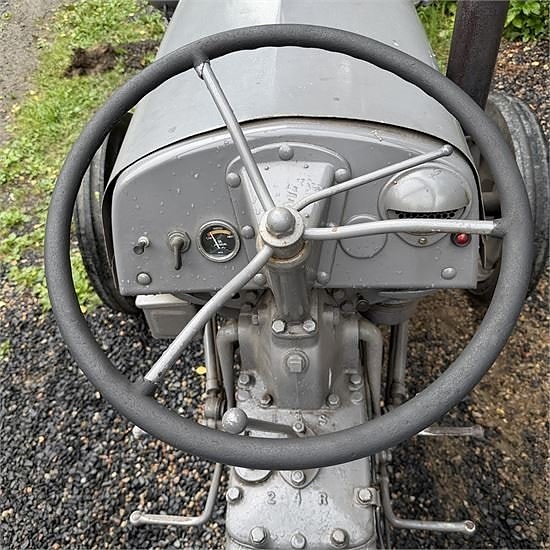 Massey Ferguson MF35 - 1,4 ton - Video! 17 of 30