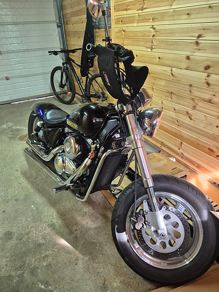 Suzuki VZ800 Marauder 2 of 3