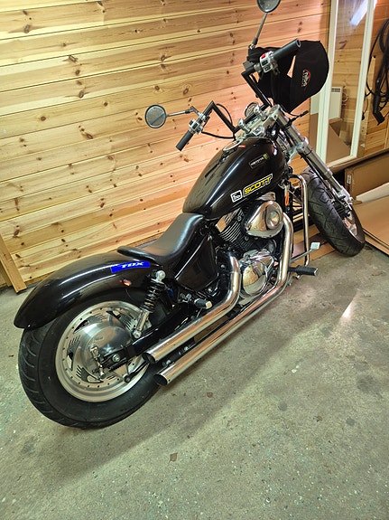 Suzuki VZ800 Marauder 3 of 3