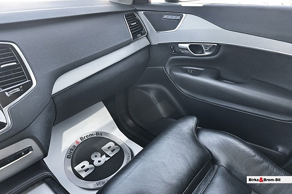 Volvo XC90 12 of 26
