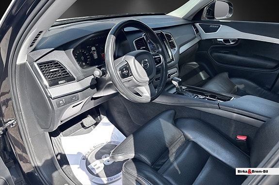Volvo XC90 14 of 26