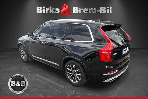 Volvo XC90 3 of 26