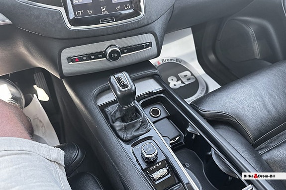Volvo XC90 11 of 26
