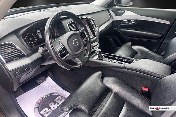 Volvo XC90 8 of 26