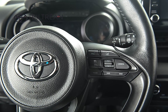 Toyota Yaris 11 of 14