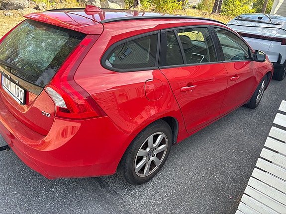 Volvo V60 2 of 4