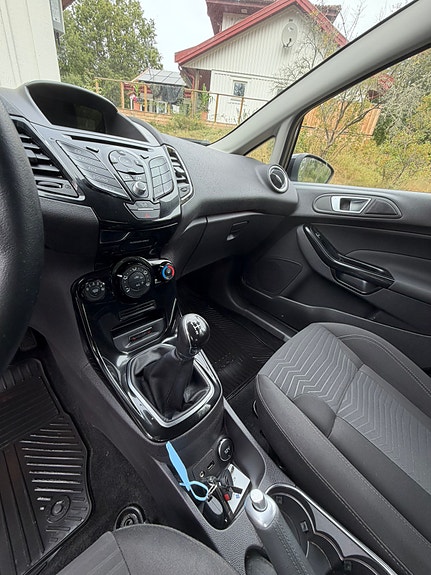 Ford Fiesta 4 of 7