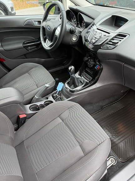 Ford Fiesta 5 of 7
