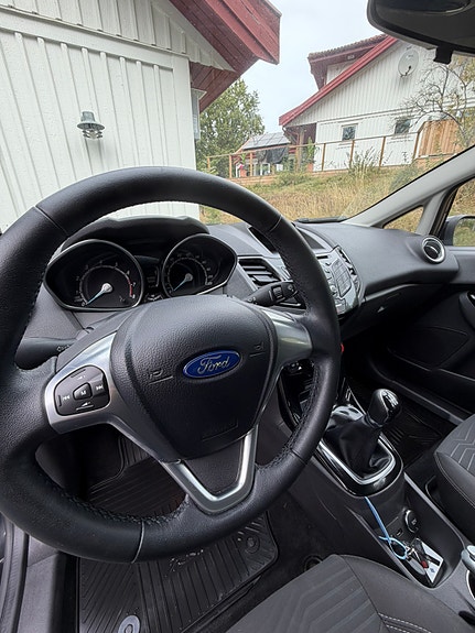 Ford Fiesta 3 of 7