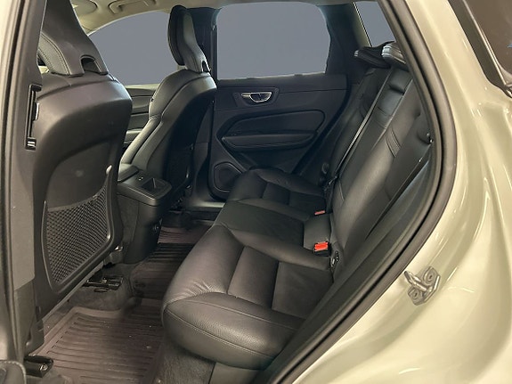 Volvo XC60 8 of 17