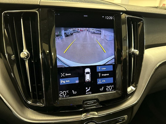 Volvo XC60 16 of 17
