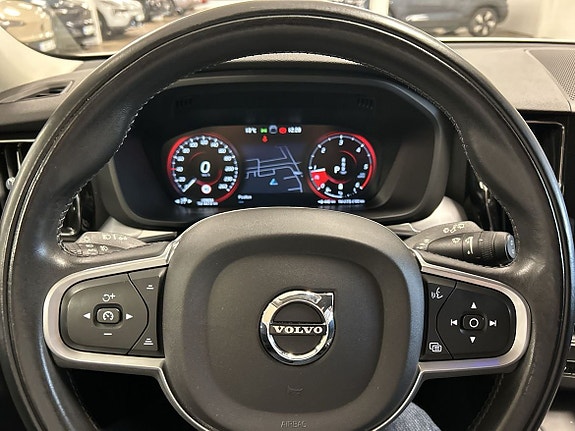 Volvo XC60 13 of 17