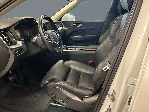 Volvo XC60 6 of 17