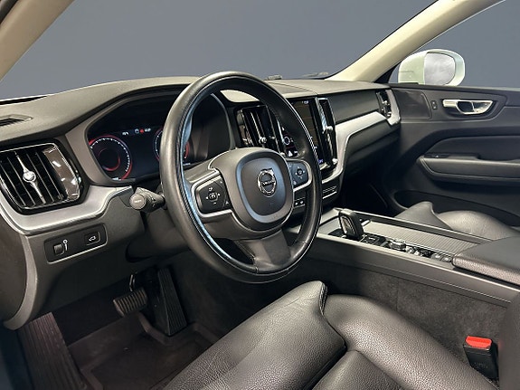 Volvo XC60 5 of 17