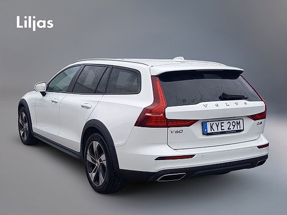 Volvo V60 Cross Country 3 of 4