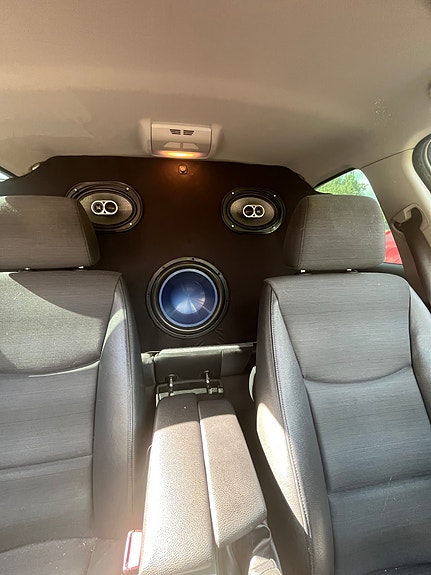 BMW 320i 5 of 6