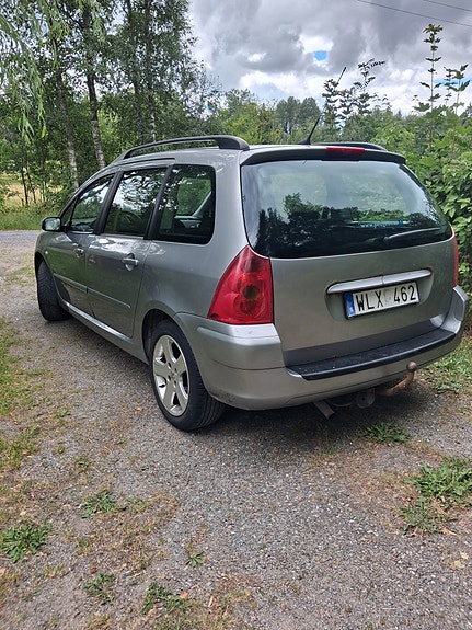 Peugeot 307 2 of 7