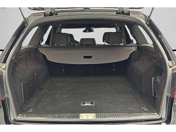 Mercedes-Benz E220 15 of 15