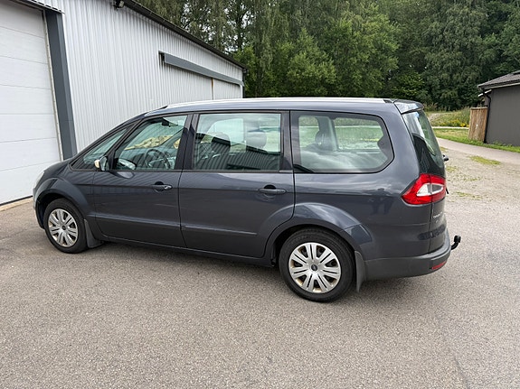 Ford Galaxy 2 of 5