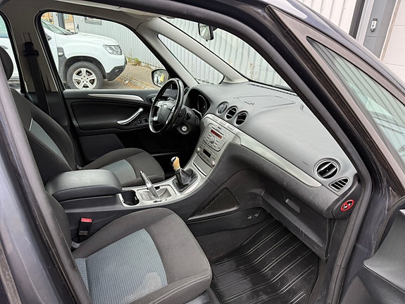 Ford Galaxy 4 of 5