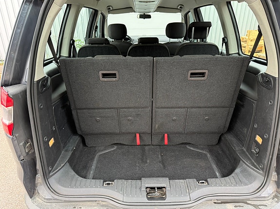 Ford Galaxy 5 of 5
